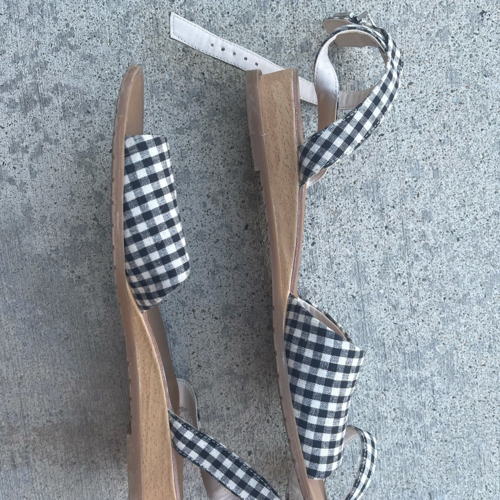 KENNETH COLE Checkered Sandals - Picture 3 of 4